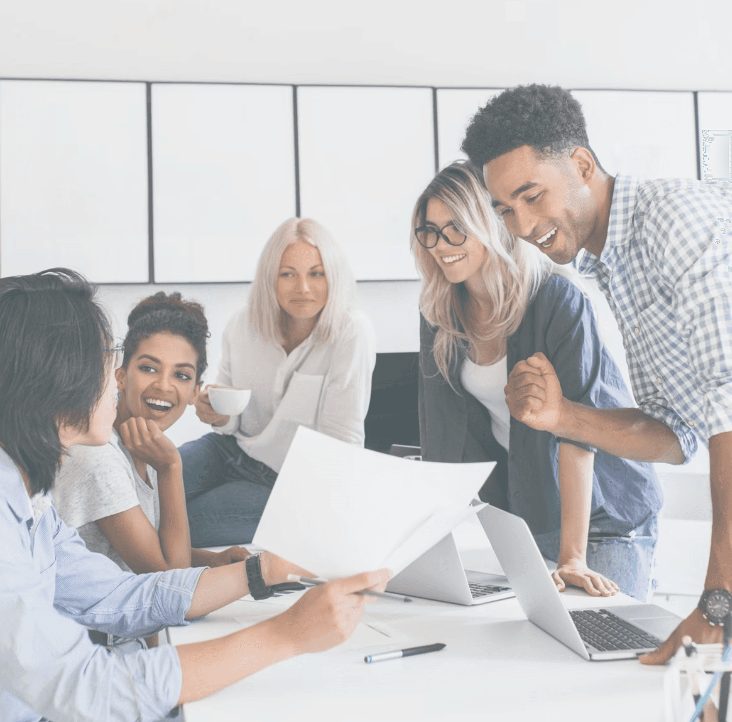 groep collega's overleggen